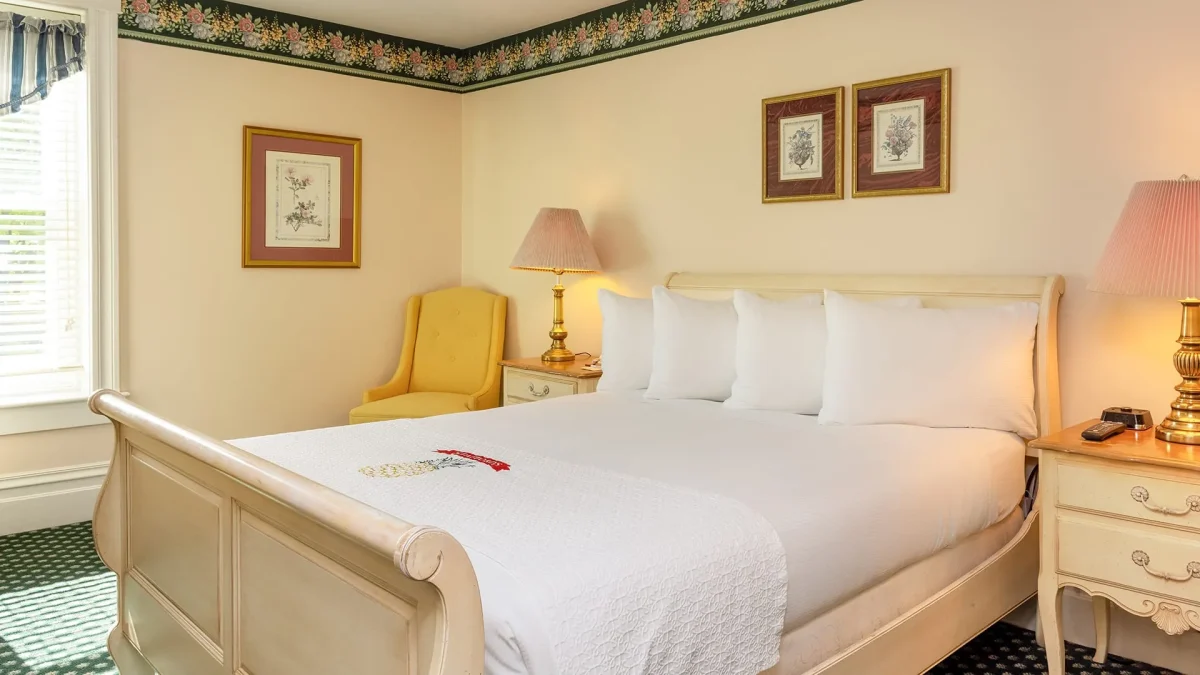 How to a bedroom with green carpet with large bed.